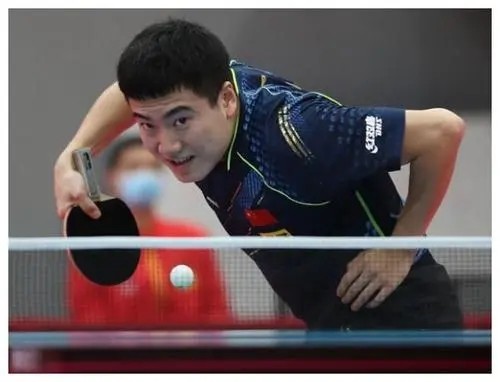 训练场边拥 训练场边拥